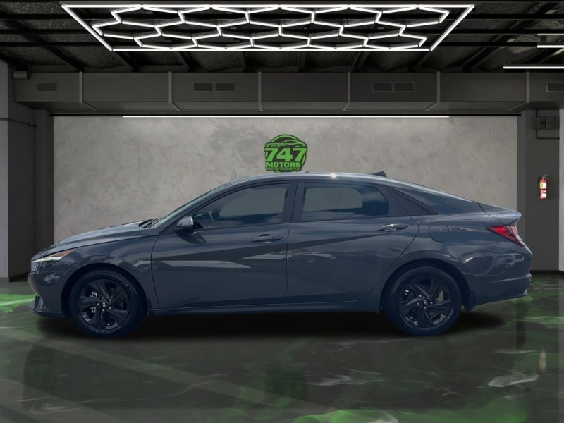 2023 Hyundai Elantra SEL photo 2