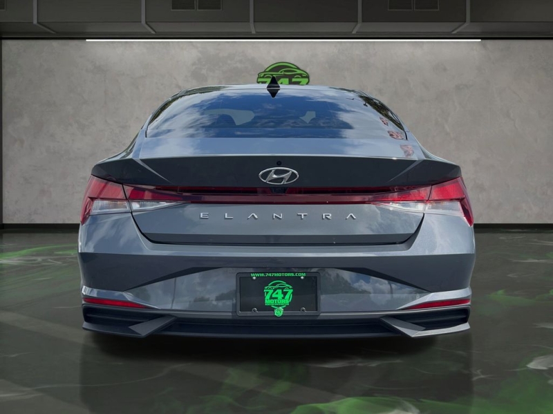2023 Hyundai Elantra SEL photo 4