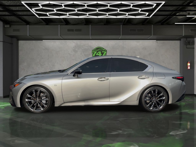 2022 Lexus IS