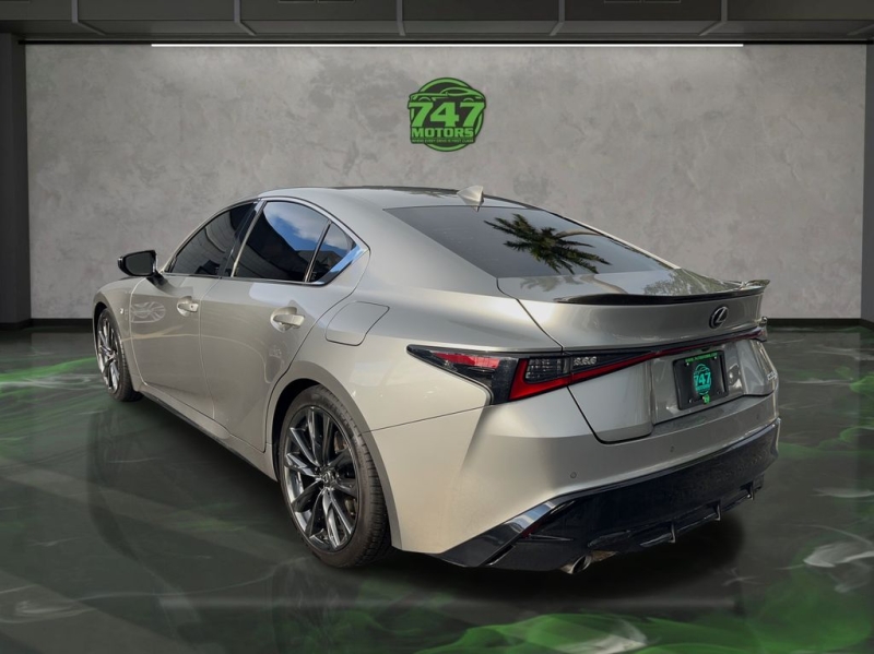 2022 Lexus IS