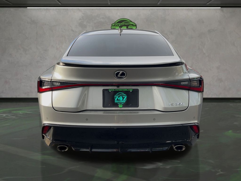 2022 Lexus IS
