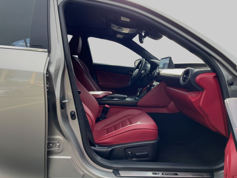 2022 Lexus IS