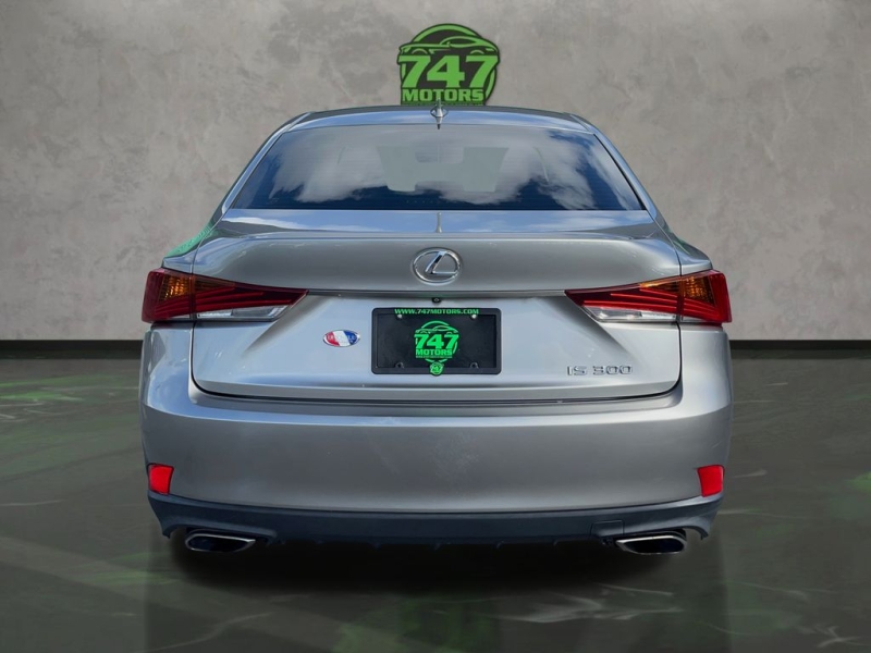 2018 Lexus IS 300 photo 4
