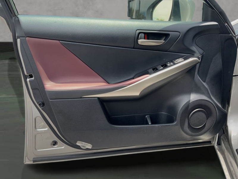 2019 Lexus IS