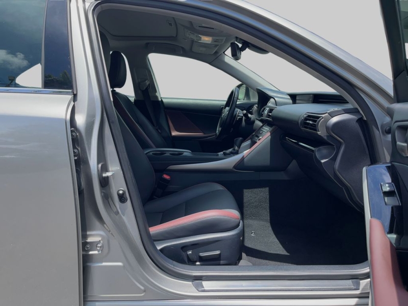 2019 Lexus IS