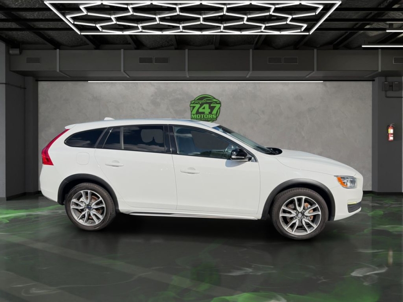 2018 Volvo V60 Cross Country