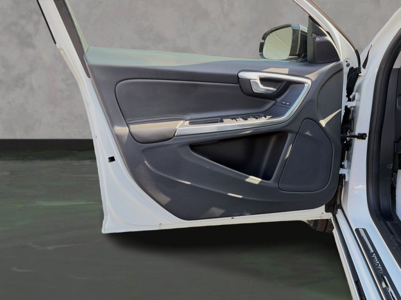 2018 Volvo V60 Cross Country