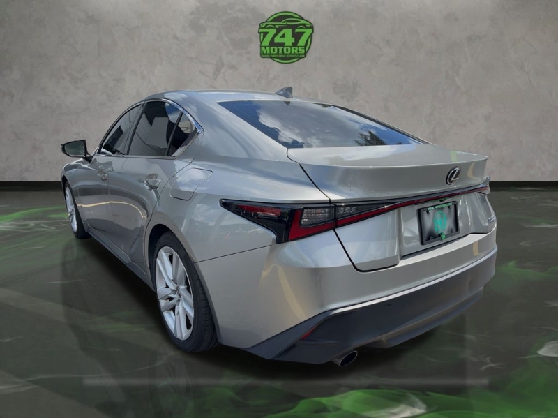 2021 Lexus IS