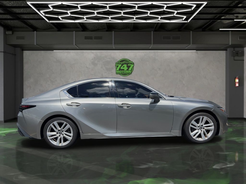 2021 Lexus IS