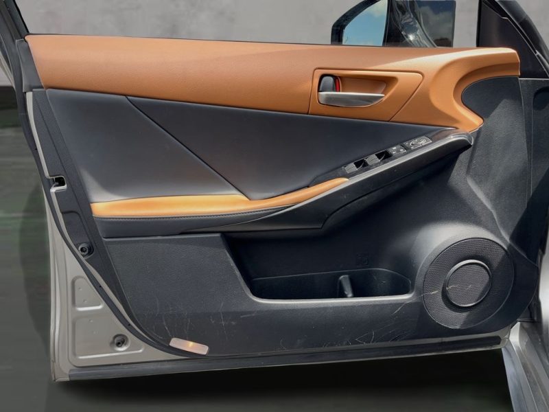 2021 Lexus IS