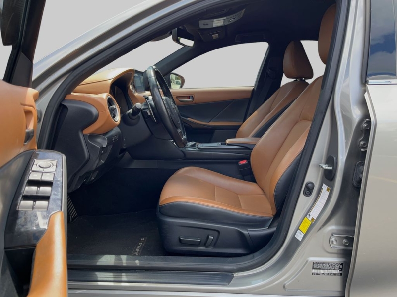 2021 Lexus IS