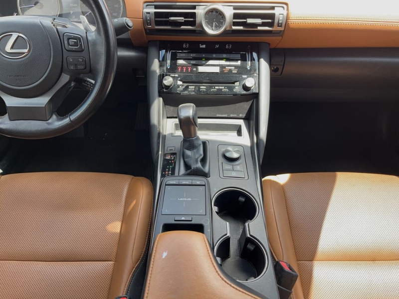 2021 Lexus IS