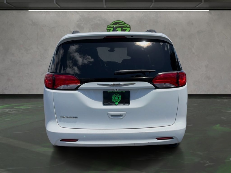 2021 Chrysler Voyager