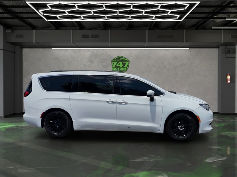 2021 Chrysler Voyager