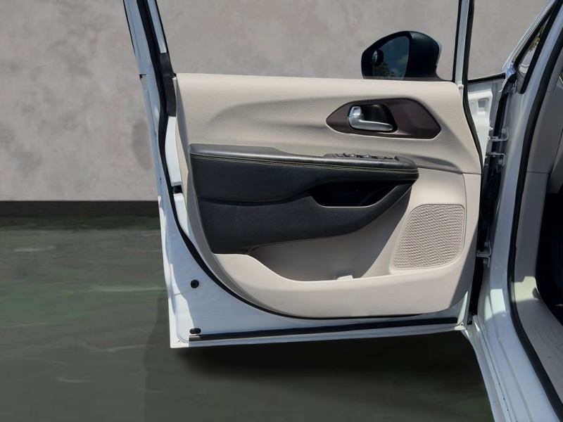 2021 Chrysler Voyager