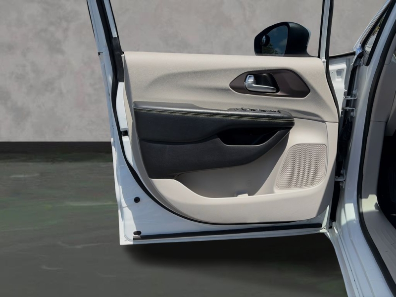 2021 Chrysler Voyager