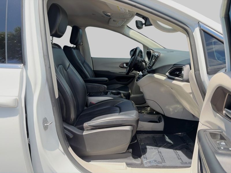 2021 Chrysler Voyager