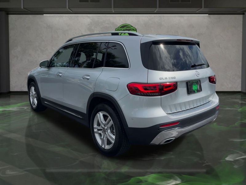 2021 Mercedes Benz GLB 250 photo 3