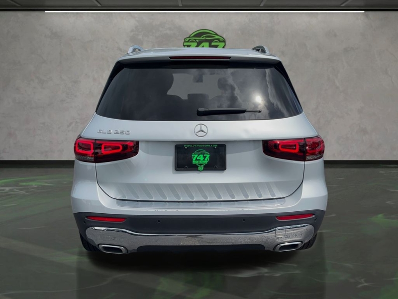 2021 Mercedes Benz GLB 250 photo 4