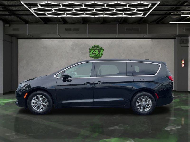 2022 Chrysler Voyager