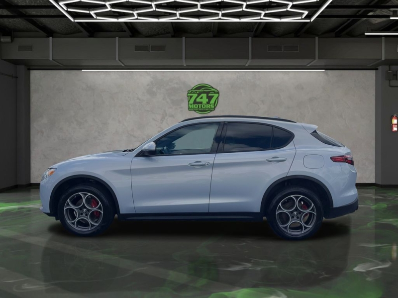 2022 Alfa Romeo Stelvio Sprint photo 2