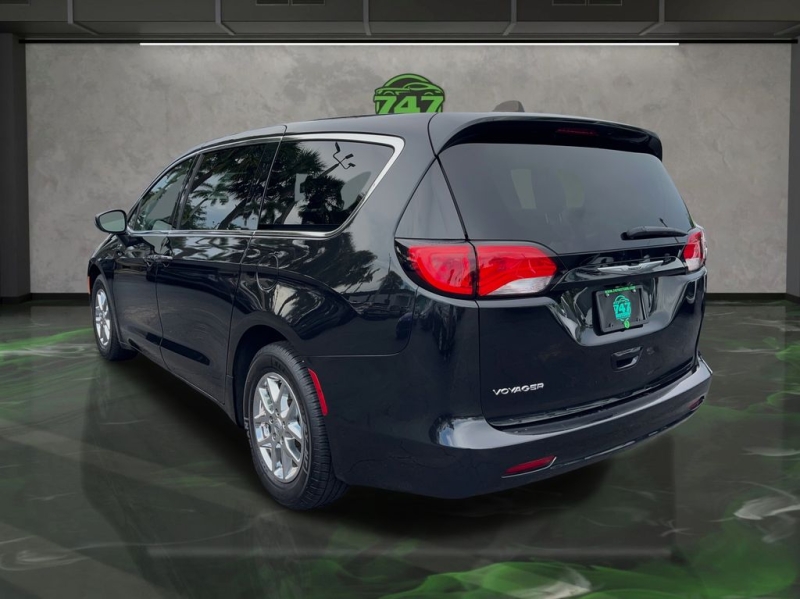 2022 Chrysler Voyager