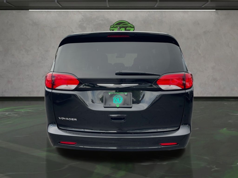 2022 Chrysler Voyager