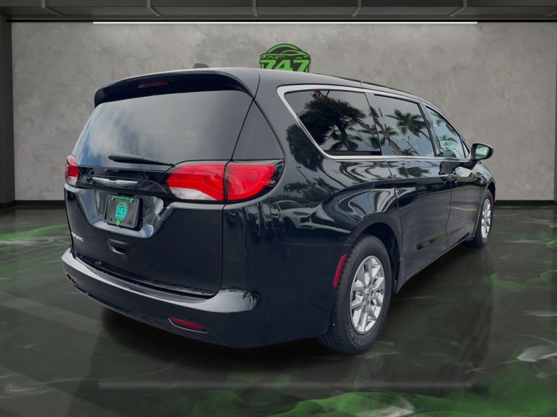 2022 Chrysler Voyager