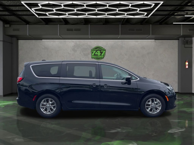 2022 Chrysler Voyager