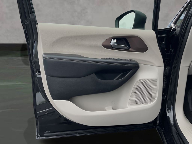 2022 Chrysler Voyager