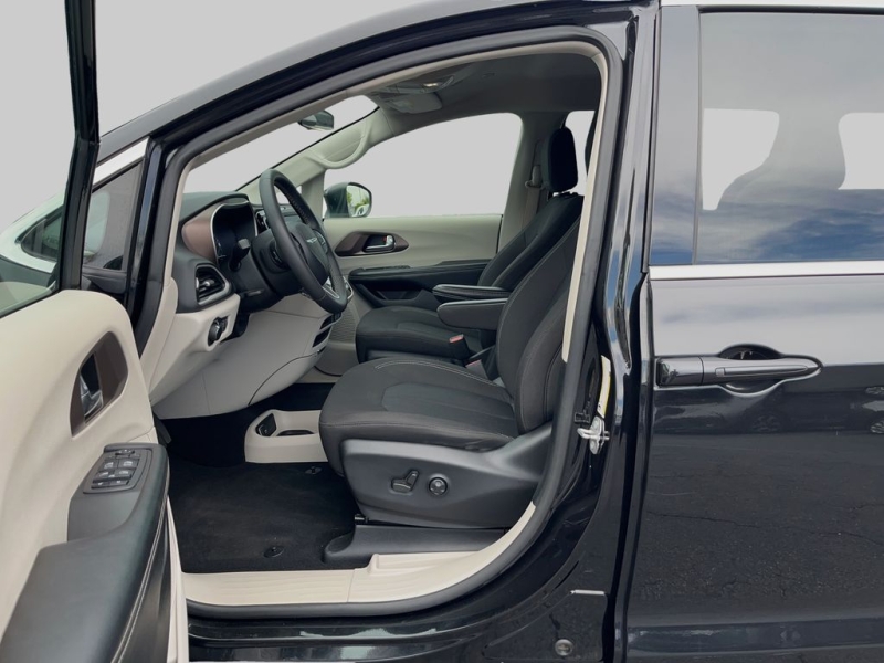 2022 Chrysler Voyager