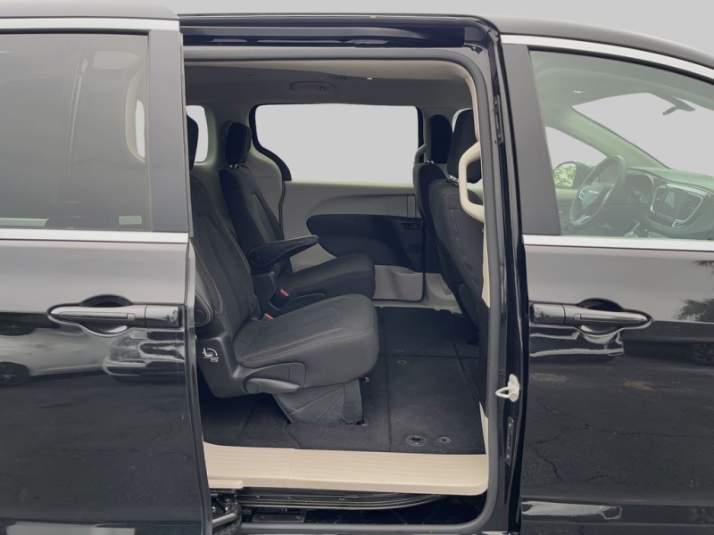 2022 Chrysler Voyager