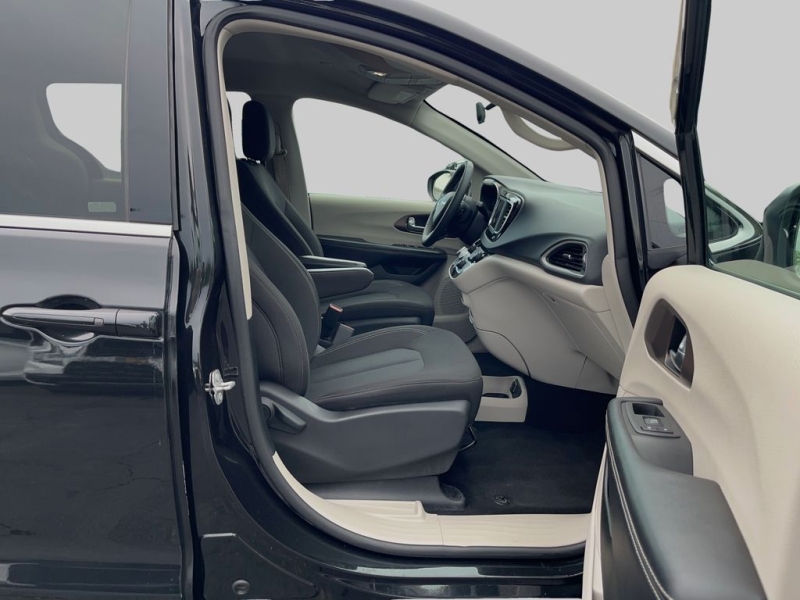 2022 Chrysler Voyager