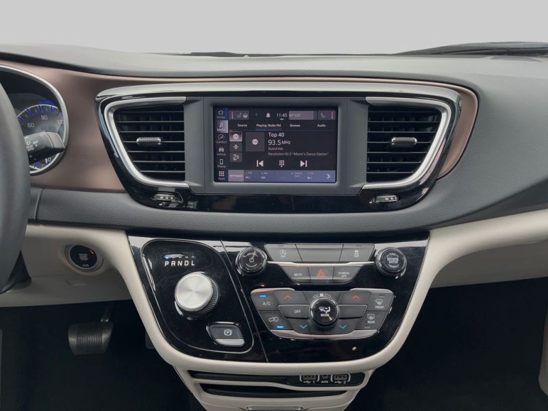 2022 Chrysler Voyager