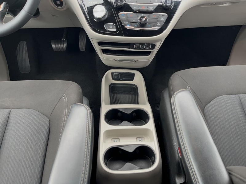 2022 Chrysler Voyager