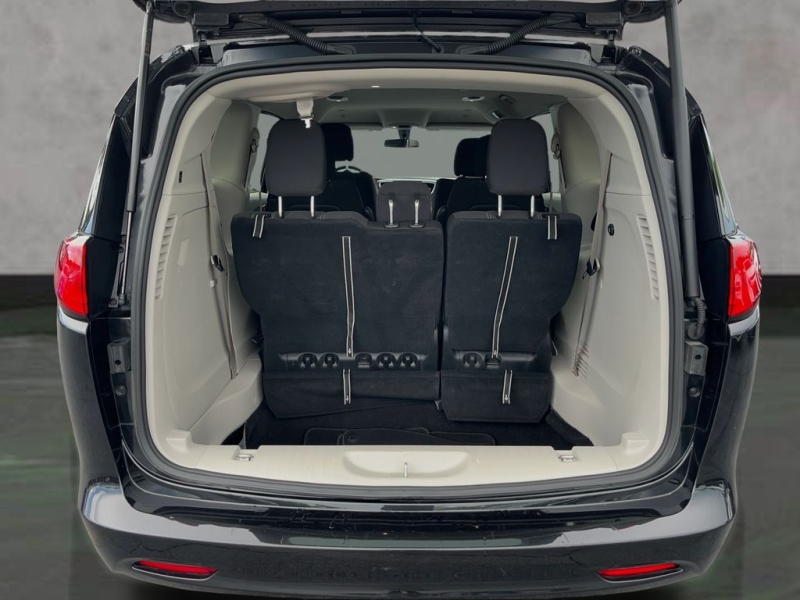 2022 Chrysler Voyager